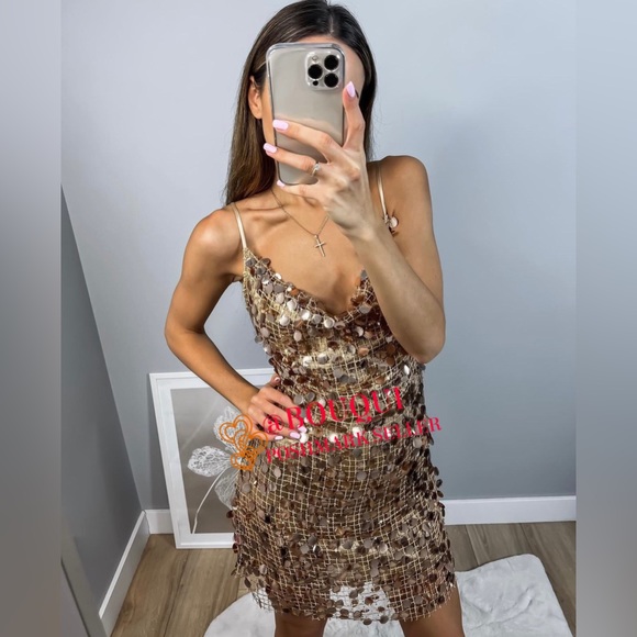 BLOGGERS FAV ZARA GOLDEN SEQUIN MINI DRESS - Picture 9 of 9